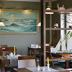 Hotel- & Kapitaens-haeuser Breege