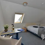 Hotel- & Kapitaens-haeuser Breege