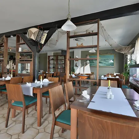 Hotel- & Kapitaens-haeuser Breege