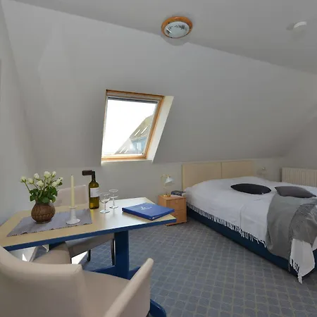 Hotel- & Kapitaens-haeuser Breege