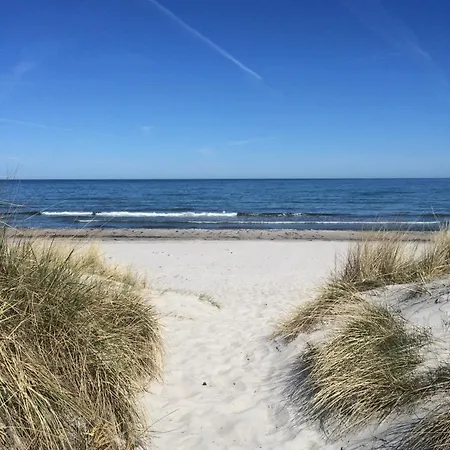 Hotel- & Kapitaens-haeuser Breege