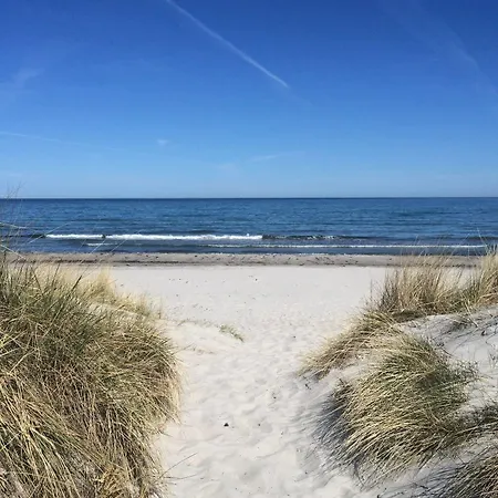 Hotel- & Kapitaens-haeuser Breege